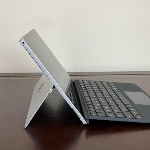 Microsoft Surface Pro 5 (1796) 12.5-inch | i5-7300U @ 2.60 GHz | 4GB RAM | 128GB SSD | With Backlit Keyboard