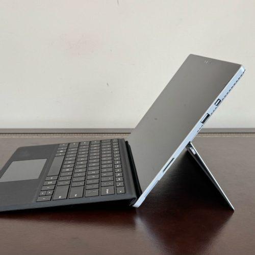 Microsoft Surface Pro 4 (1724) | i5-6300U @ 2.4GHz |12.5-inch Tablet | 8GB RAM | 256GB SSD | With Backlit Keyboard